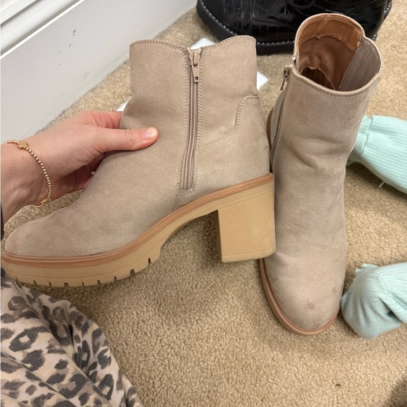 Universal Thread Cream Ankle Booties - Picture 2 of 4